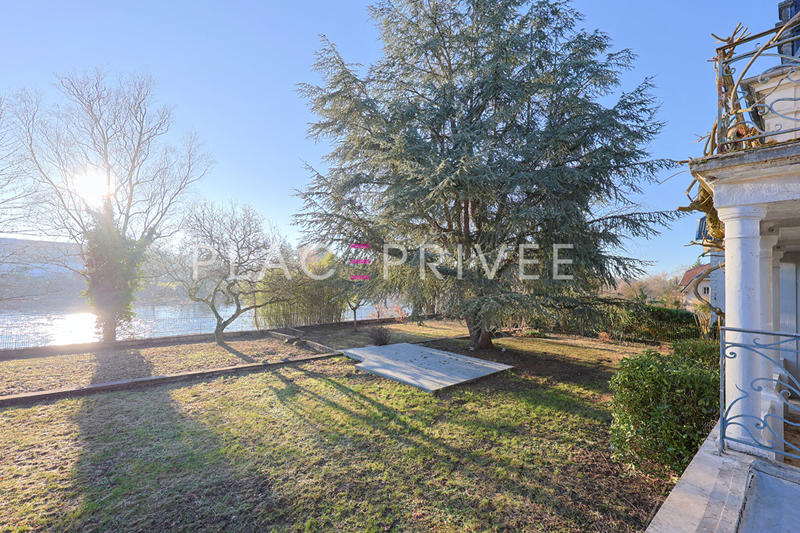 Demeure - 365 m² - 12 pièces