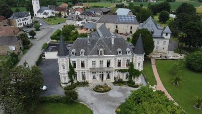 Château - 1 800 m² - 37 pièces