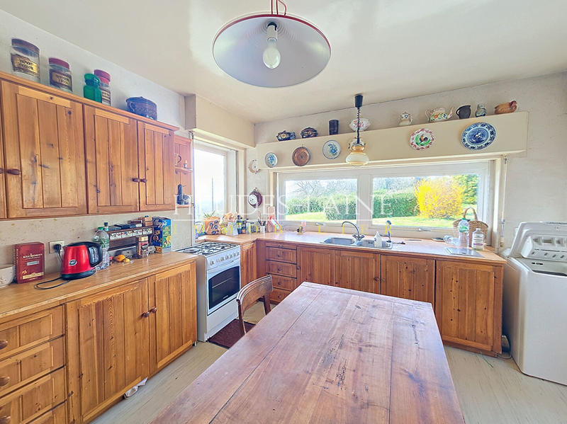 Maison - 232 m² - 7 pièces