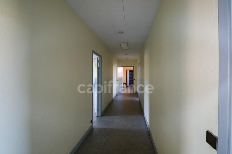 Immeuble - 170 m² - 1 pièce