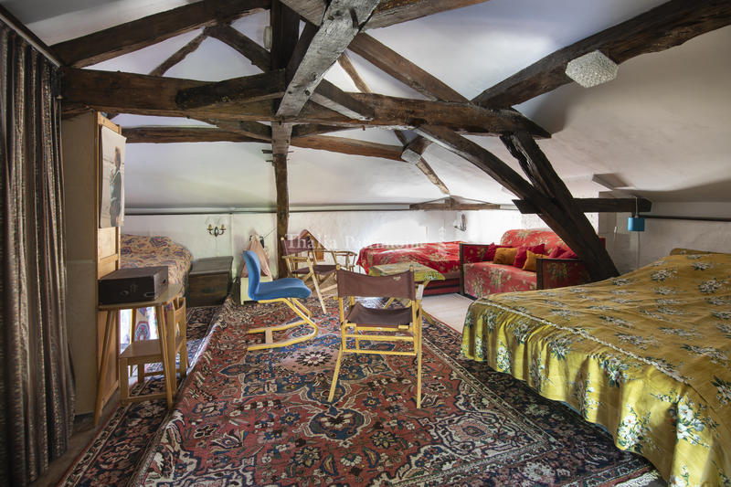 Maison - 372 m² - 13 pièces