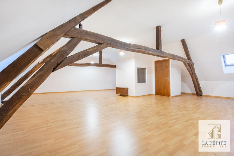 Maison - 240 m² - 8 pièces