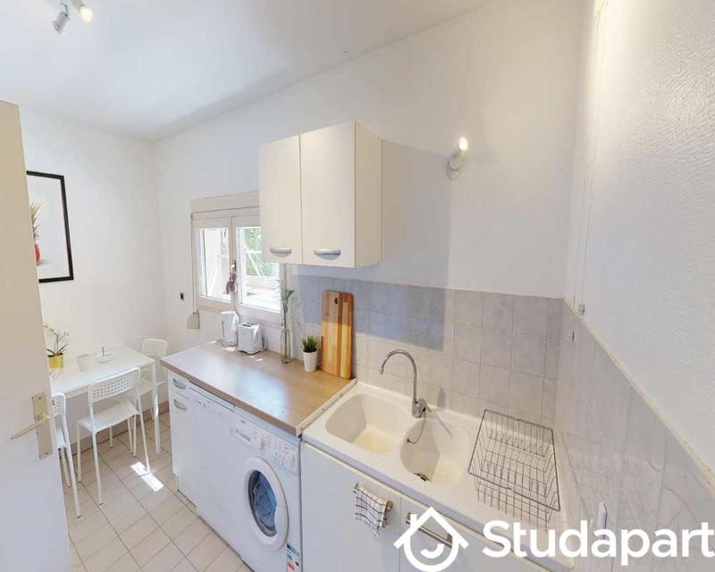 Chambre - 100 m² - 1 pièce