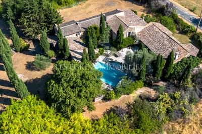 Maison - 600 m² - 8 pièces