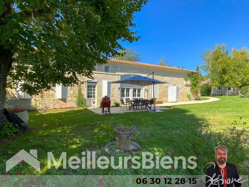 Maison traditionnelle - 227 m² - 10 pièces