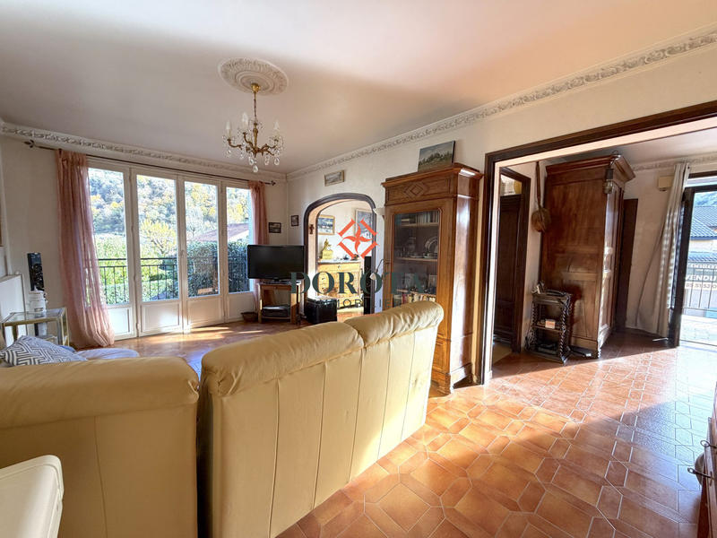 Maison - 263 m² - 15 pièces