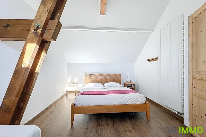 Maison - 230 m² - 10 pièces