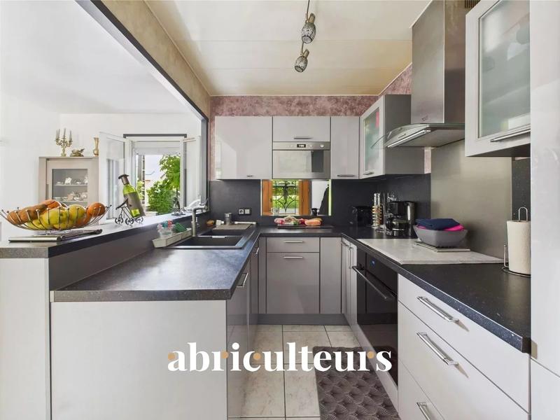 Maison - 95 m² - 5 pièces