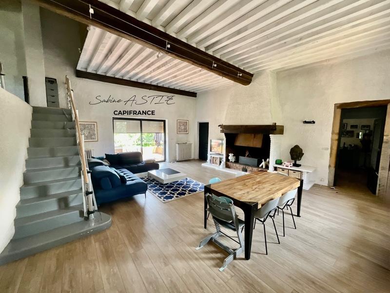 Maison - 259 m² - 9 pièces