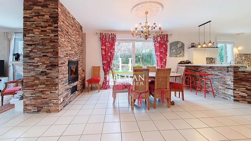 Maison - 215 m² - 7 pièces