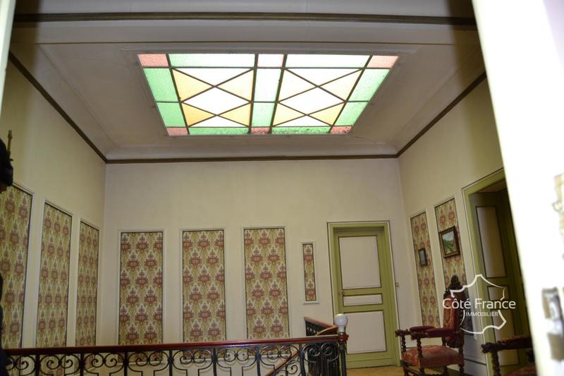 Château - 750 m² - 16 pièces