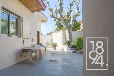 Maison - 240 m² - 9 pièces