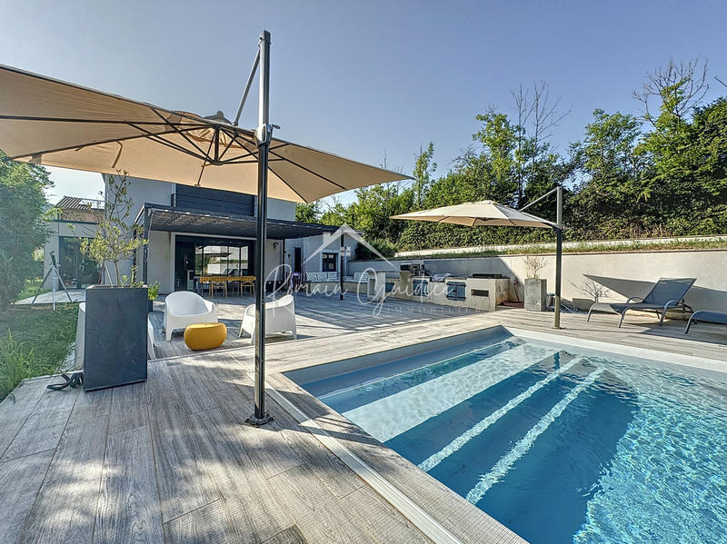 Villa - 196 m² - 5 pièces