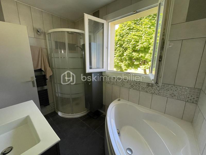 Maison traditionnelle - 175 m² - 8 pièces