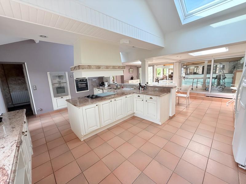 Maison - 350 m² - 9 pièces