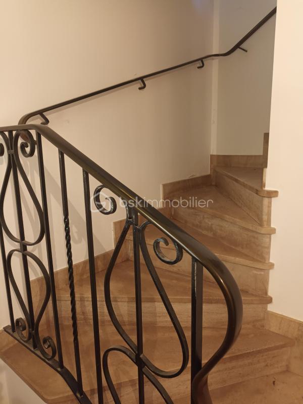 Maison traditionnelle - 248 m² - 9 pièces