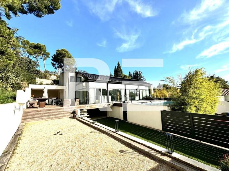 Villa - 300 m²
