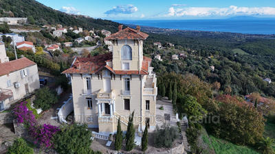 Maison de maîtres - 367 m² - 12 pièces