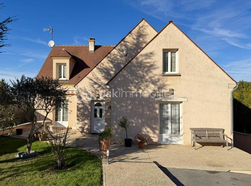 Maison - 205 m² - 8 pièces