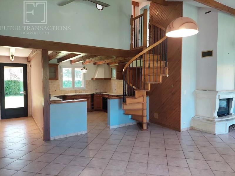 Maison - 227 m² - 12 pièces