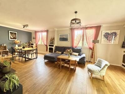 Maison traditionnelle - 137 m² - 6 pièces