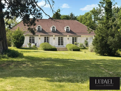 Maison - 300 m² - 11 pièces