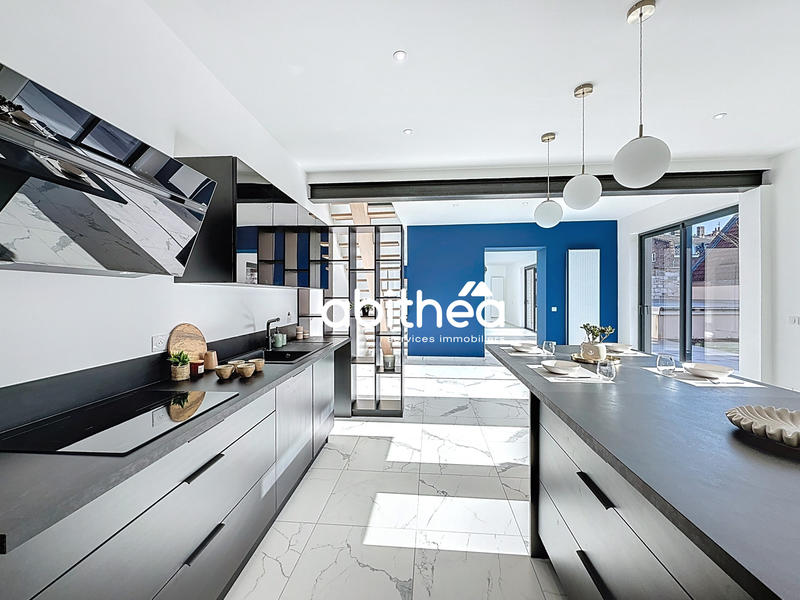 Maison - 223 m² - 8 pièces