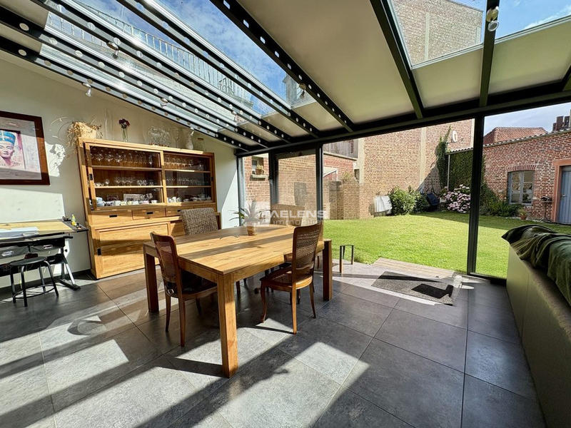 Maison - 260 m² - 8 pièces