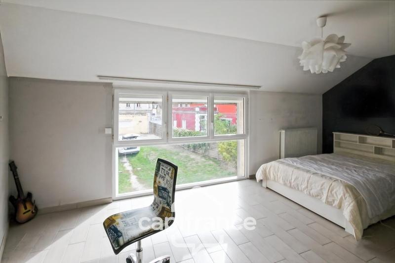 Maison - 230 m² - 6 pièces