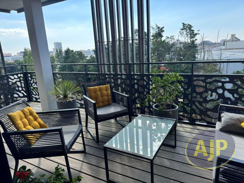 Appartement - 80 m² - 3 pièces