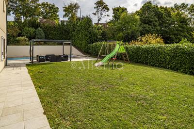 Maison - 262 m² - 11 pièces