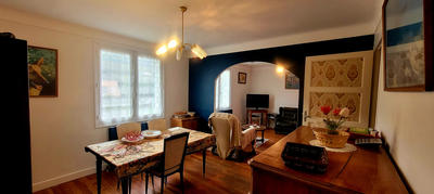 Maison - 210 m² - 12 pièces