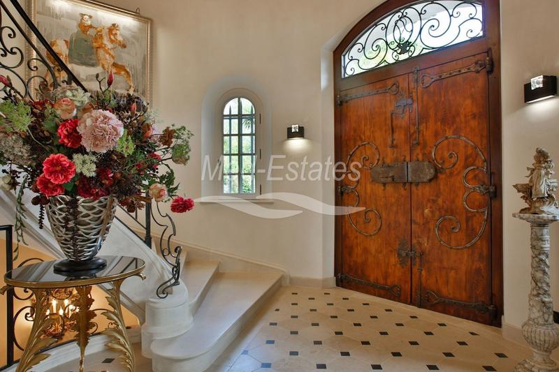 Demeure - 863 m² - 12 pièces