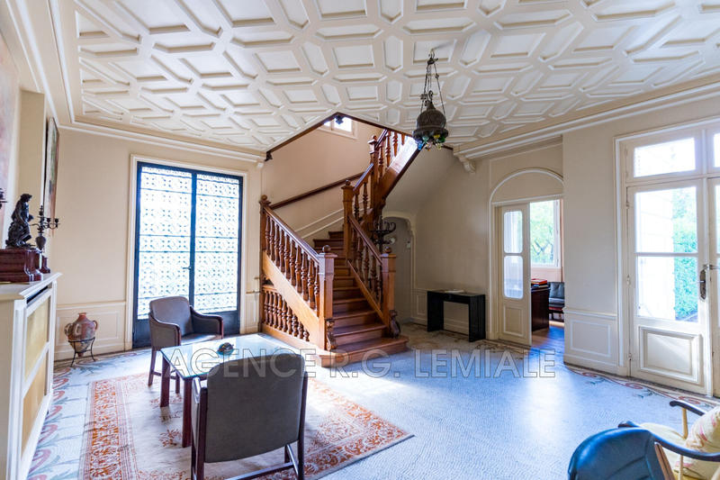 Maison - 300 m² - 10 pièces