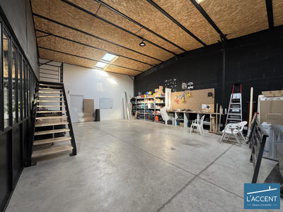 Entrepôt - 301 m²