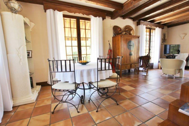 Maison - 230 m² - 8 pièces