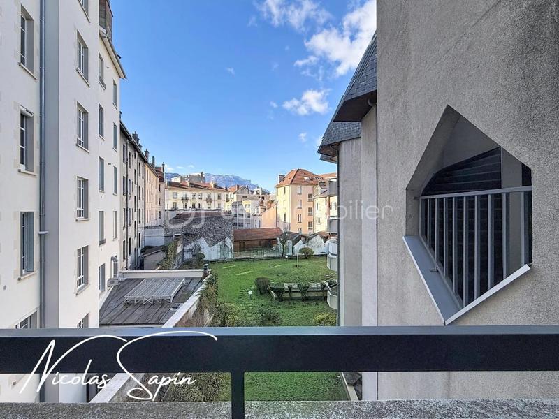 Studio - 25 m² - 1 pièce