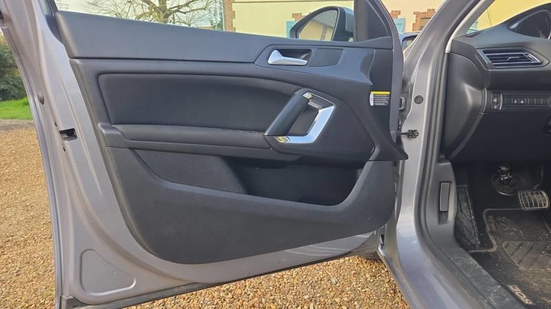 Peugeot 308 1.5 BlueHDi 130 Eat8 Active Business