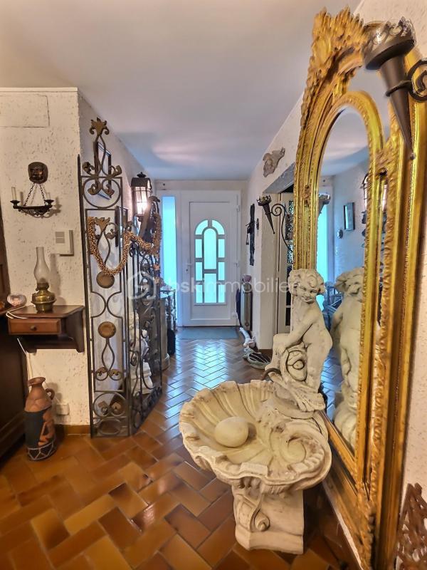 Maison - 328 m² - 8 pièces