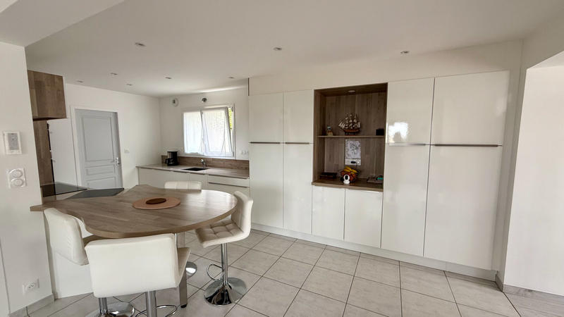 Maison - 168 m² - 9 pièces