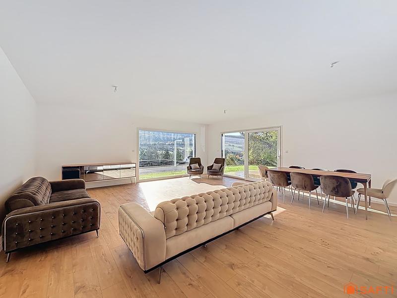 Maison - 208 m² - 5 pièces