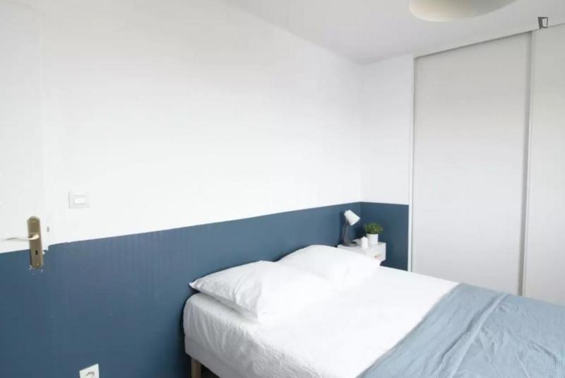 Chambre - 11 m² - 6 pièces