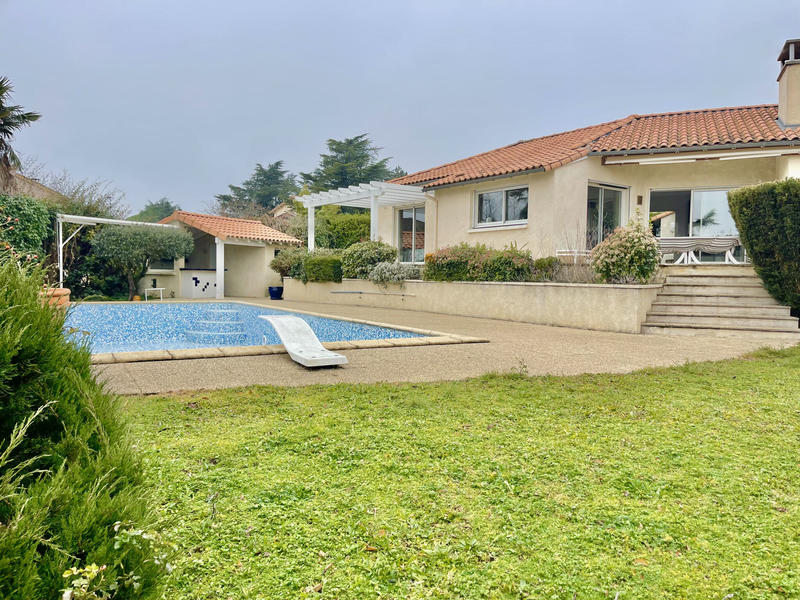 Villa - 228 m² - 6 pièces