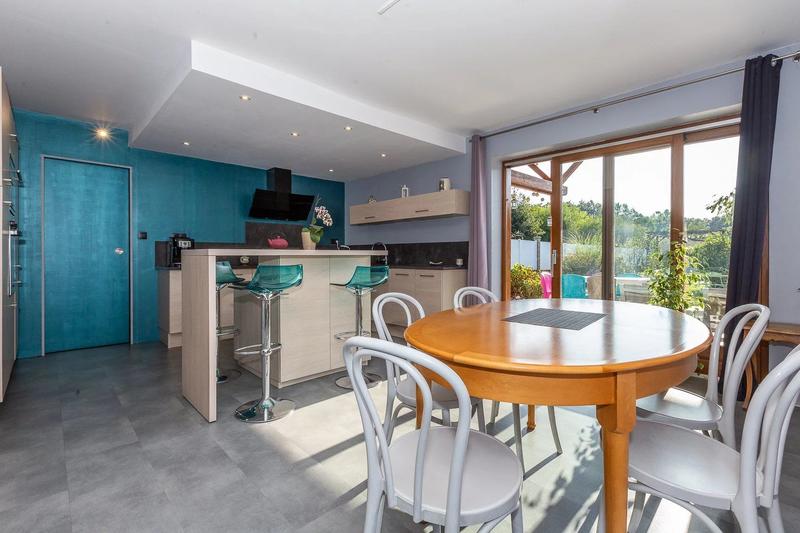 Maison - 245 m² - 8 pièces