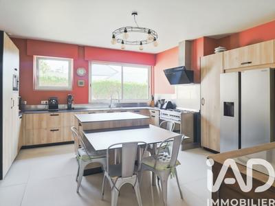 Maison - 202 m² - 5 pièces