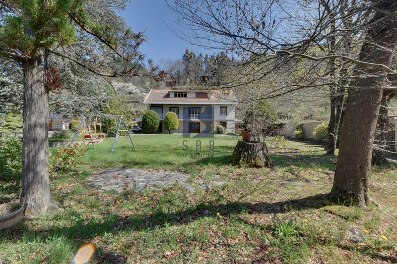 Maison - 493 m² - 12 pièces