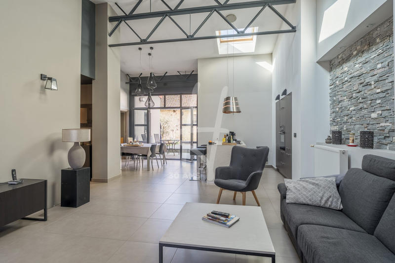 Loft - 85 m² - 4 pièces