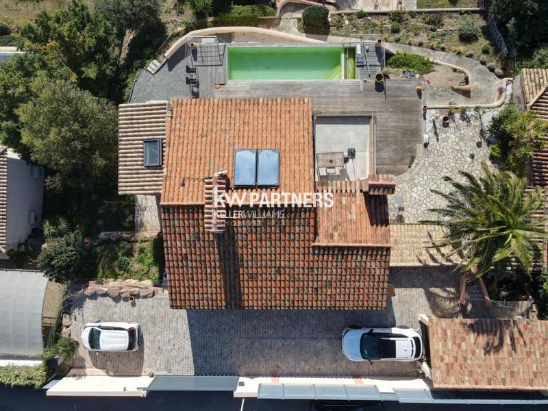 Propriété - 215 m² - 7 pièces