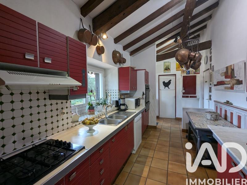 Maison - 243 m² - 9 pièces