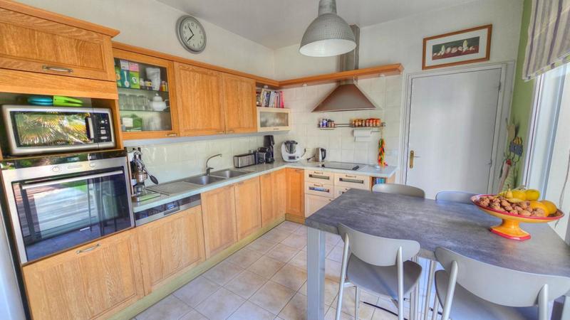 Maison - 216 m² - 8 pièces